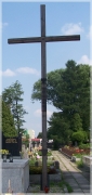 Krzyż upamiętniający symboliczną mogiłę uczestników powstania styczniowego – obywateli Kęt, cmentarz komunalny w Kętach.